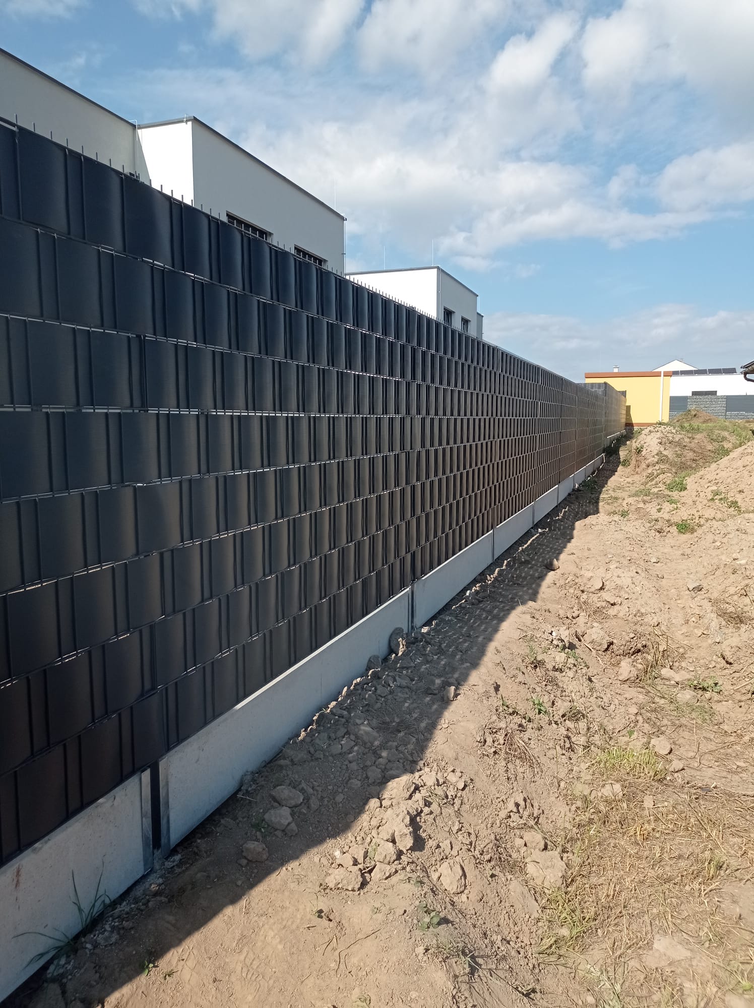 Zneprůhlednění 2D svařovaného panelu stínicím pásem Přerov